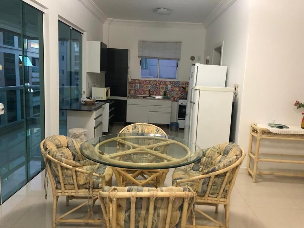 Curtindo Meia Praia Das Alturas Appartamento Itapema Esterno foto